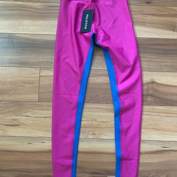 Peloton Womens' Fitness Apparel - Size X-Small: S/Pink - Picture 4 of 9